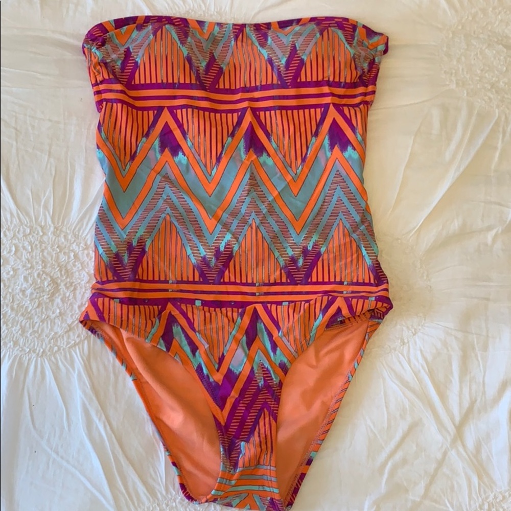 Strapless one piece bathing suit